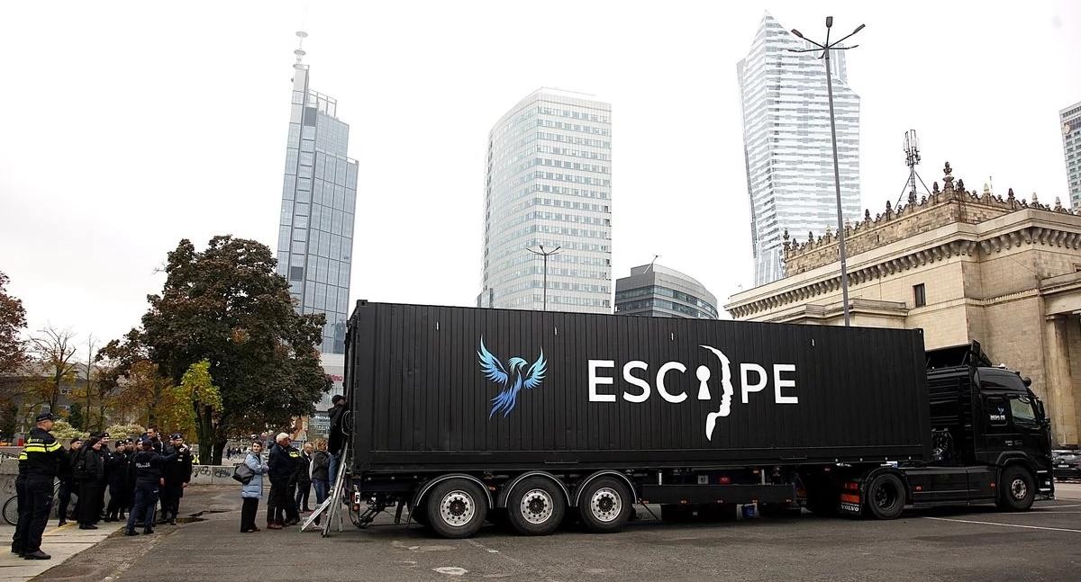Escape room truck