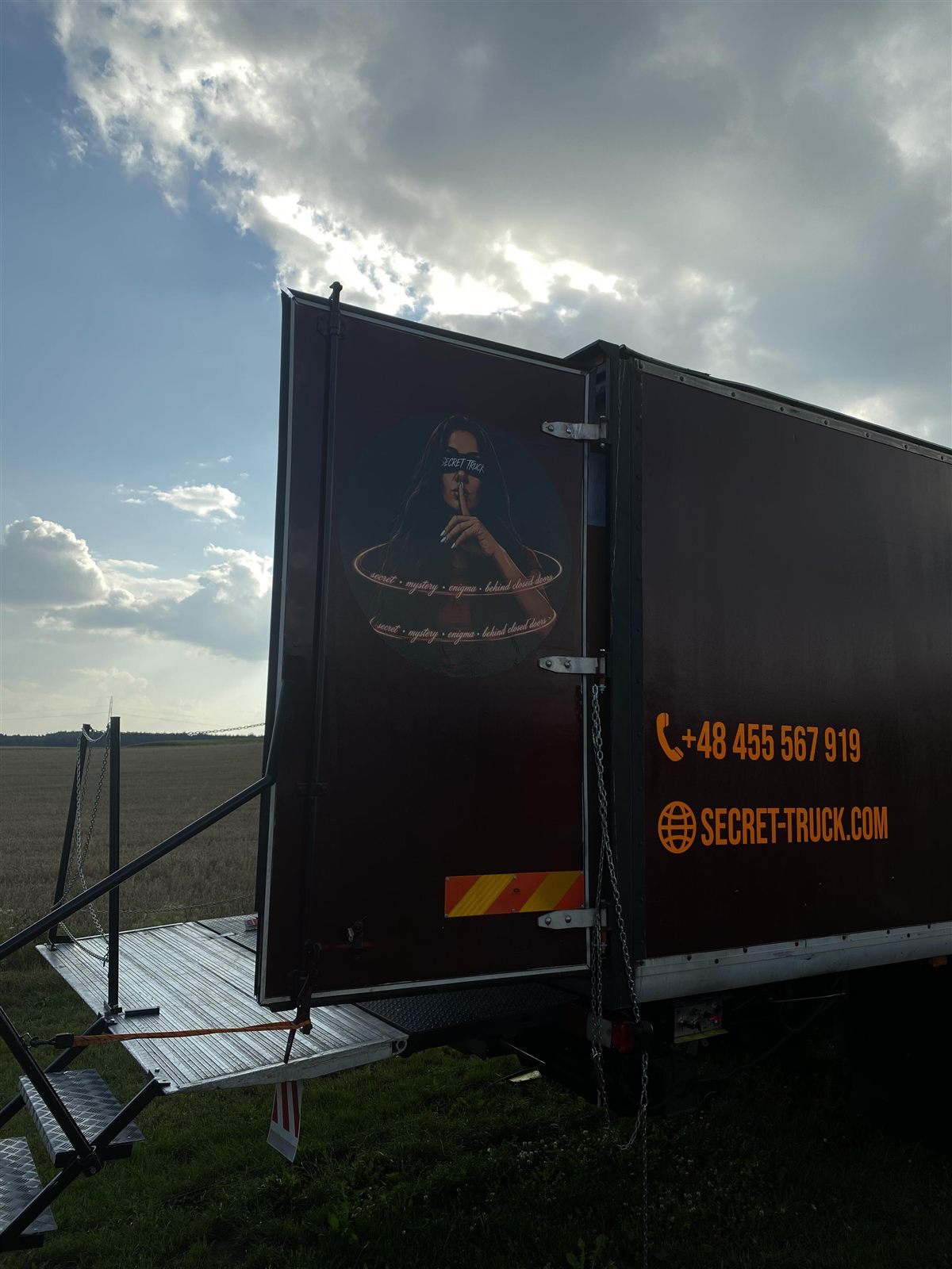 Entrance ramp to the Secret Truck escape room